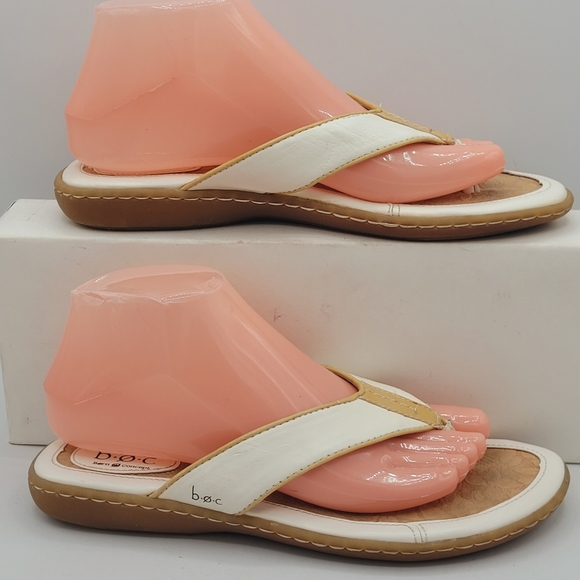 BOC White leather Between The Toe Flip Flop Sandals Size 8 - Picture 1 of 16